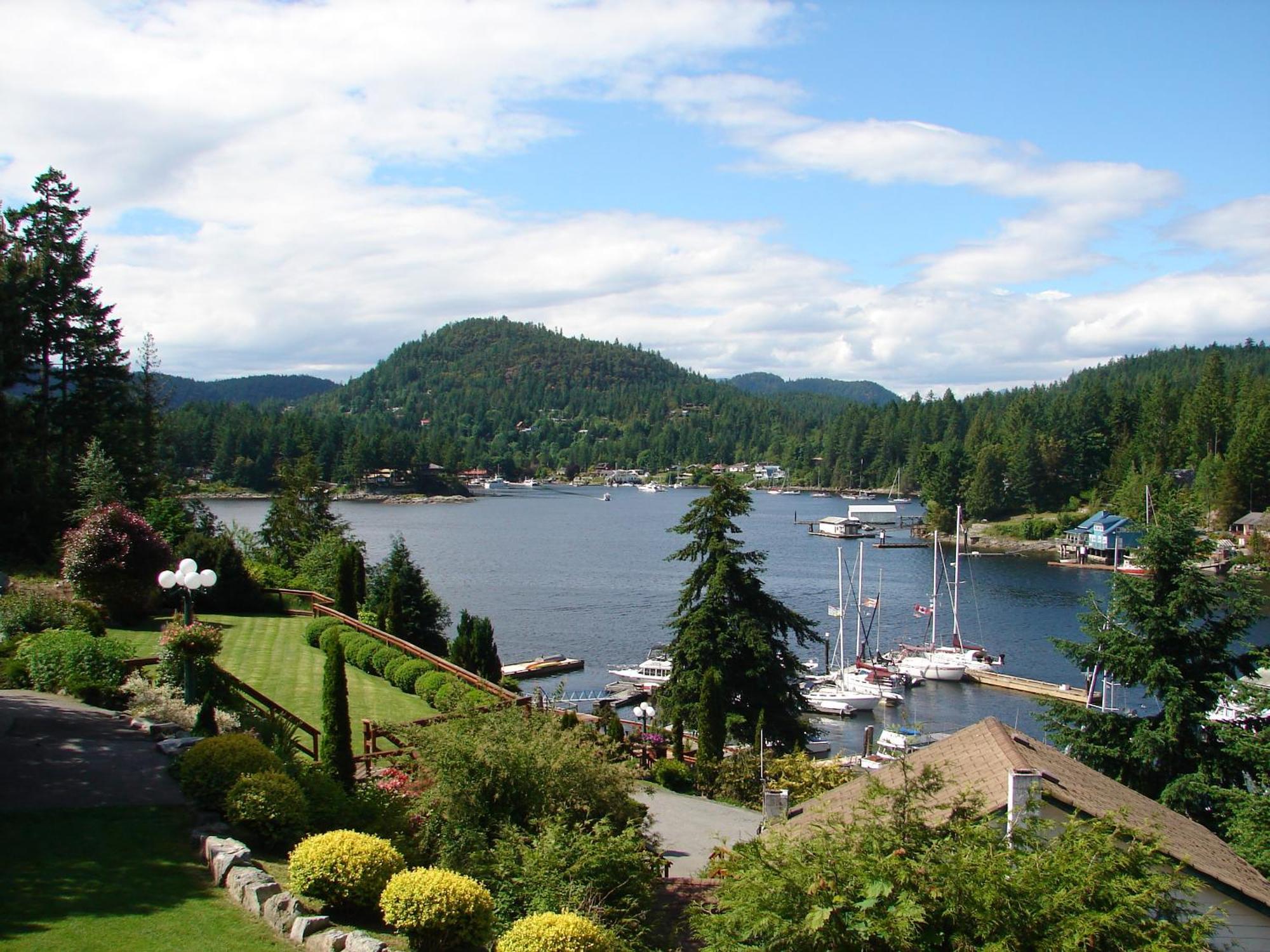 Sunshine Coast Resort Madeira Park Exterior photo