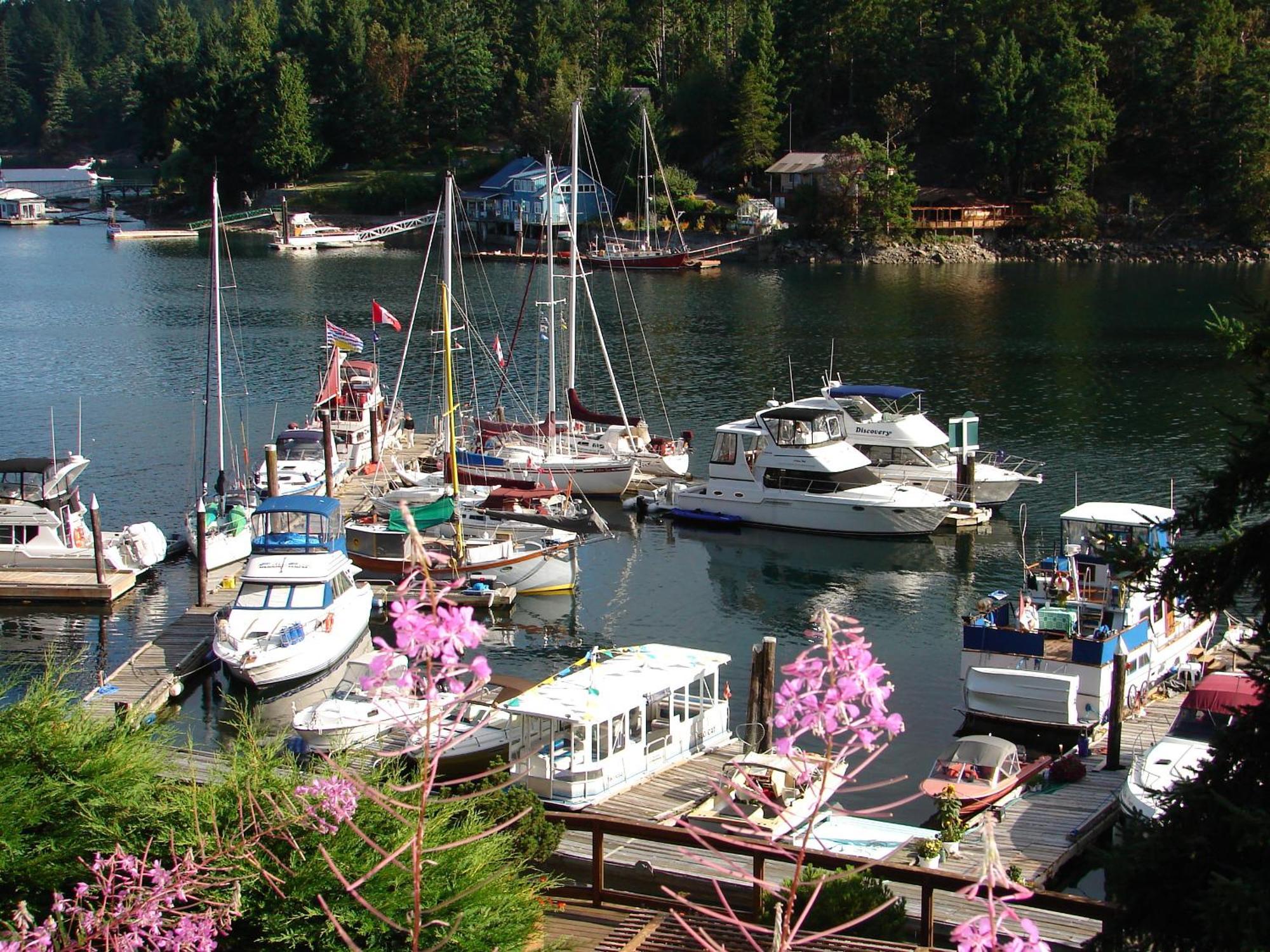 Sunshine Coast Resort Madeira Park Exterior photo